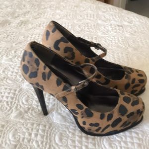 ❤️Simply Vera Wang Animal leopard cheetah Print size 8.5  -8 1/2